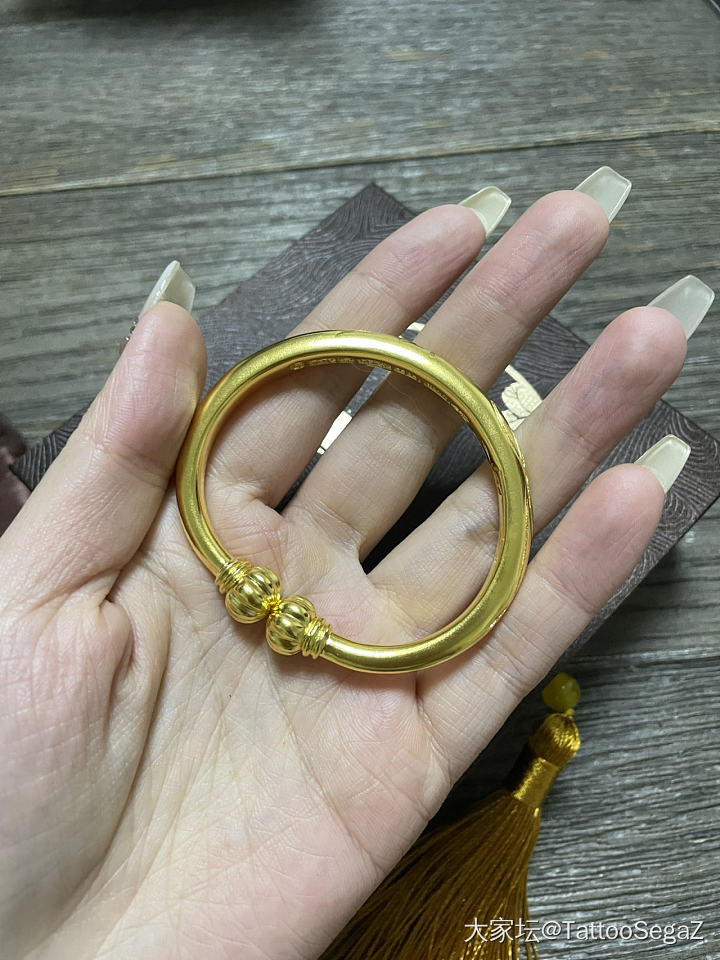 我的宝祥南瓜兰花终于到了_匠人手镯金