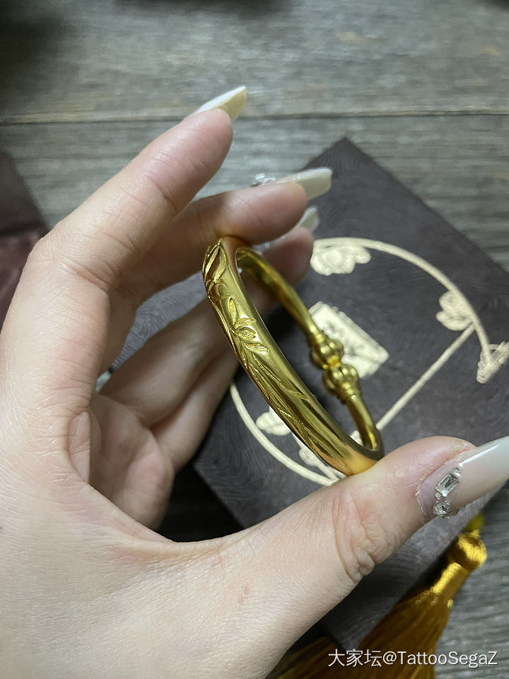 我的宝祥南瓜兰花终于到了_匠人手镯金
