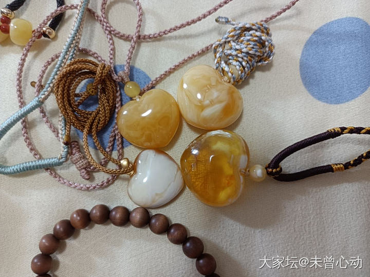 蜜蜡出坑了，留个念吧_琥珀蜜蜡