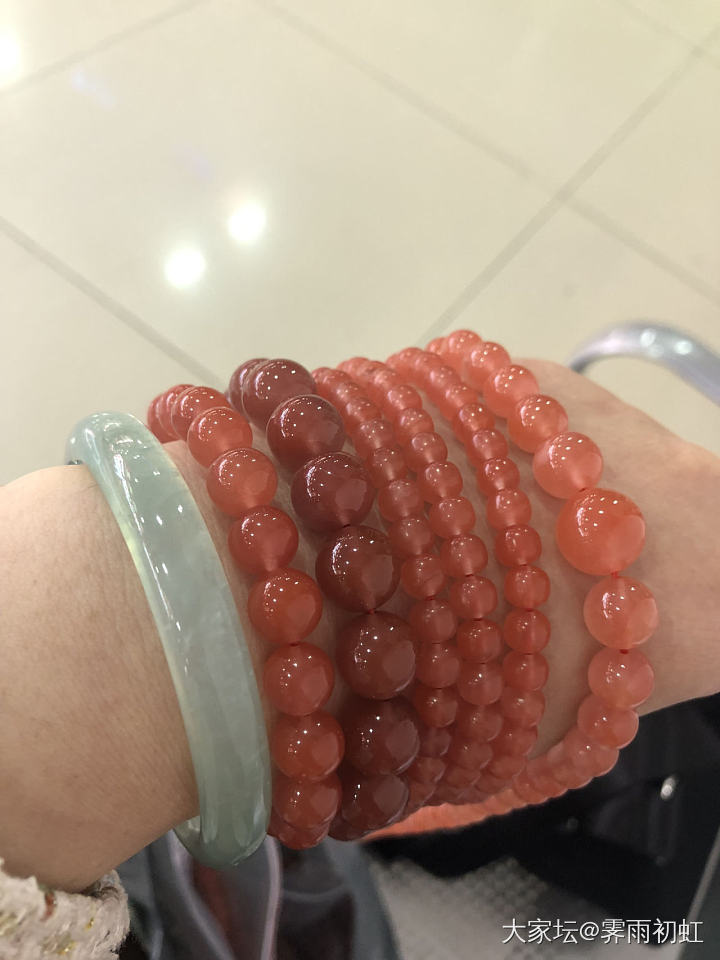 今天去汕尾的水晶南红珠宝批发市场溜弯_水晶
