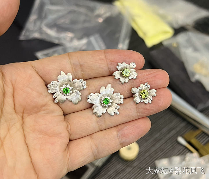 耳钉三件套_彩色宝石