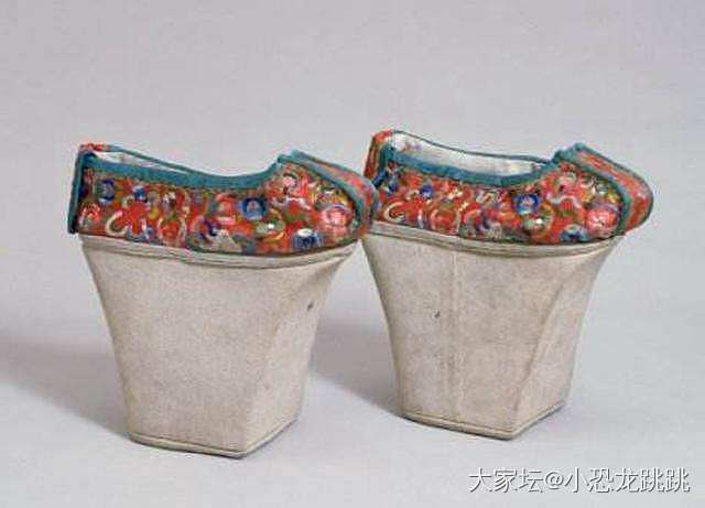 这种砖头鞋子真好看吗？_穿搭