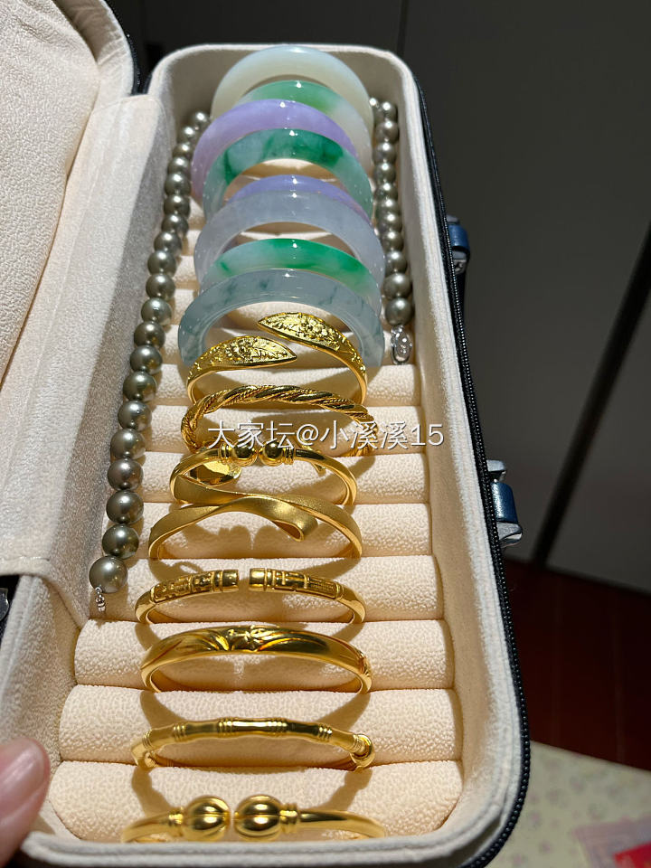 拍了个合影_珍珠翡翠金