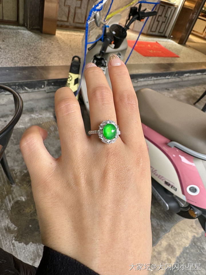 想看看姐妹们的绿蛋翡翠戒指。五万块预算，能买到啥样的呀？_戒指翡翠