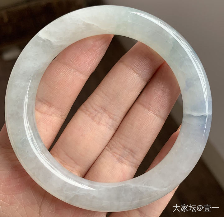 裂的镯子可以买吗？_翡翠手镯