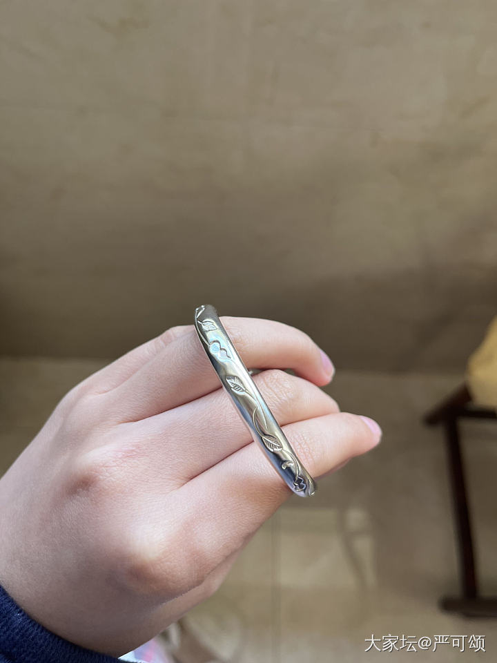 长蒜幽兰上手照_手镯银