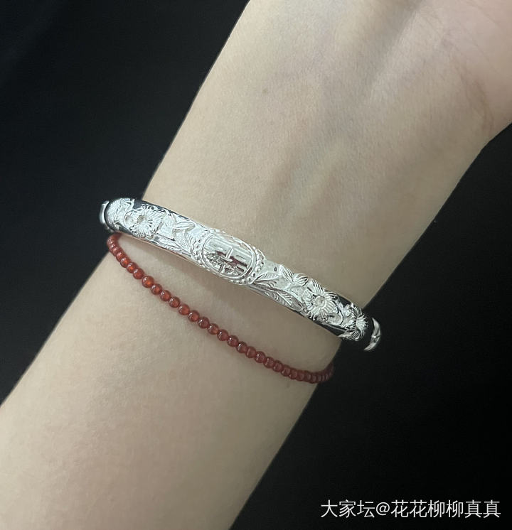 快来看我的新镯子！_手镯银