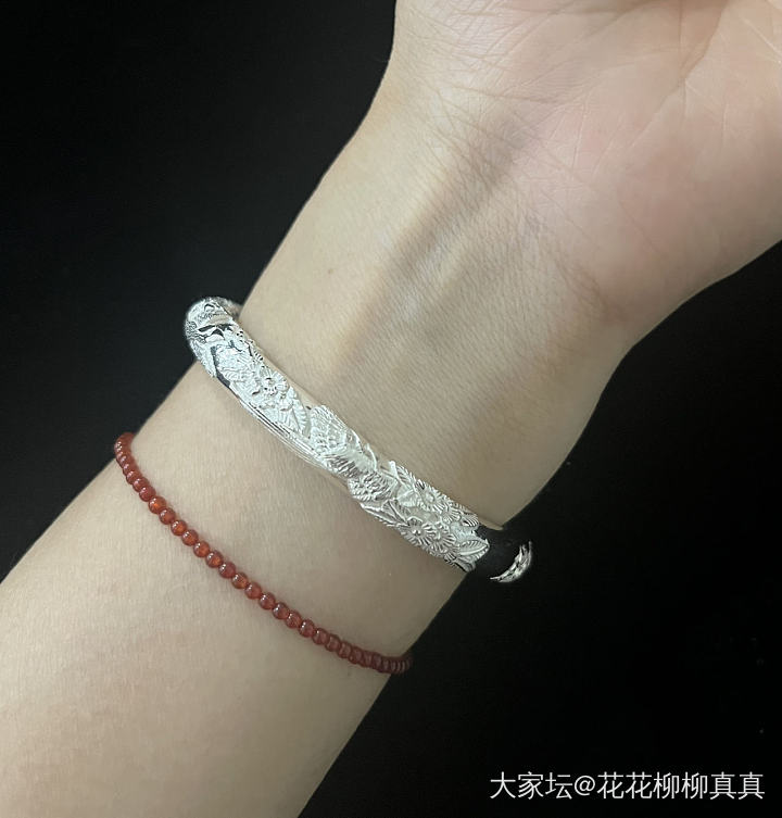 快来看我的新镯子！_手镯银