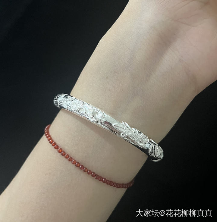 快来看我的新镯子！_手镯银