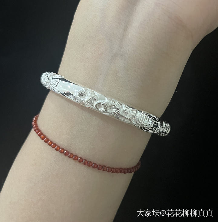 快来看我的新镯子！_手镯银