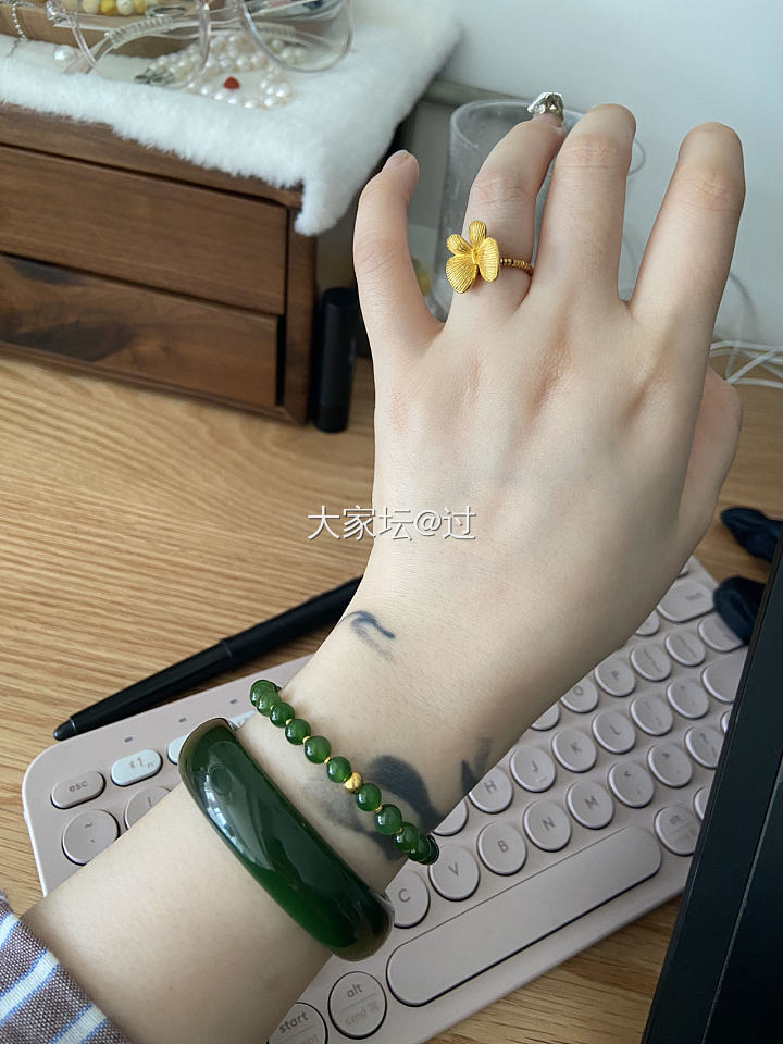 碧玉和蝴蝶_和田玉金
