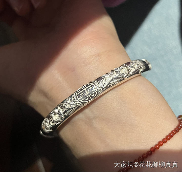 快来看我的新镯子！_手镯银