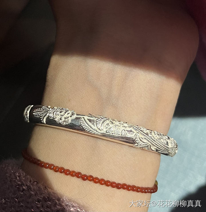 快来看我的新镯子！_手镯银