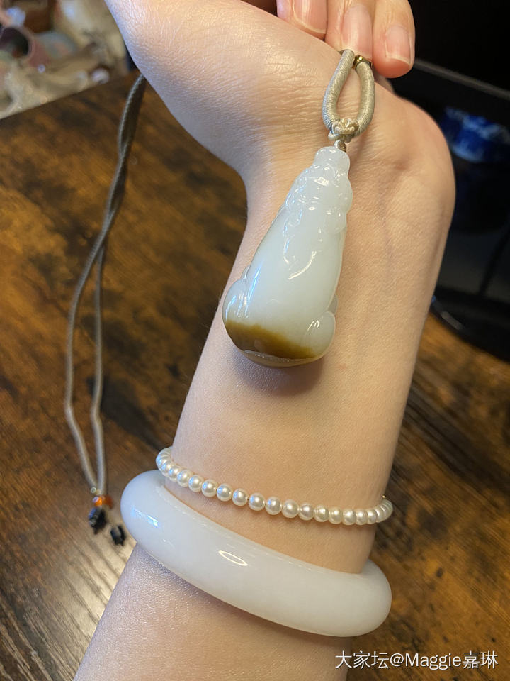 俄白能戴润吗？还是我错觉？_和田玉