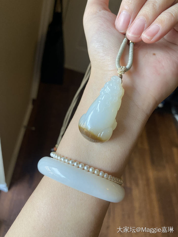 俄白能戴润吗？还是我错觉？_和田玉