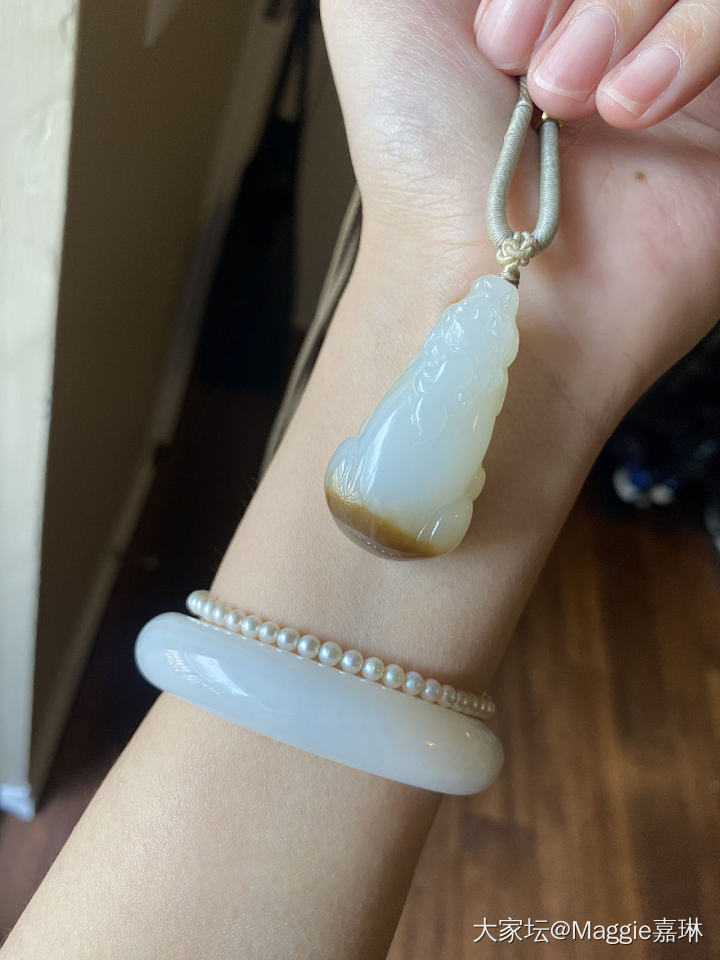 俄白能戴润吗？还是我错觉？_和田玉