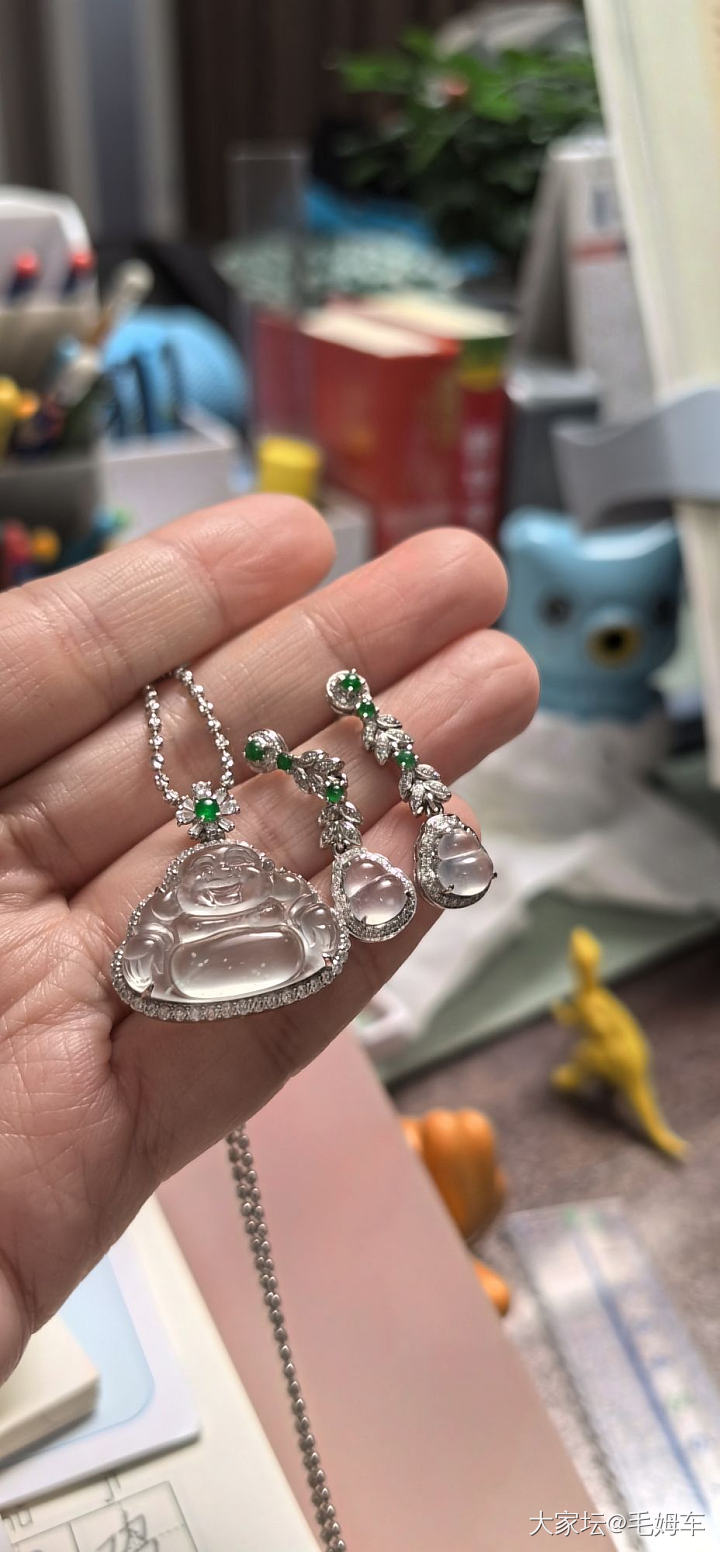珠宝展买的翡翠耳坠_翡翠