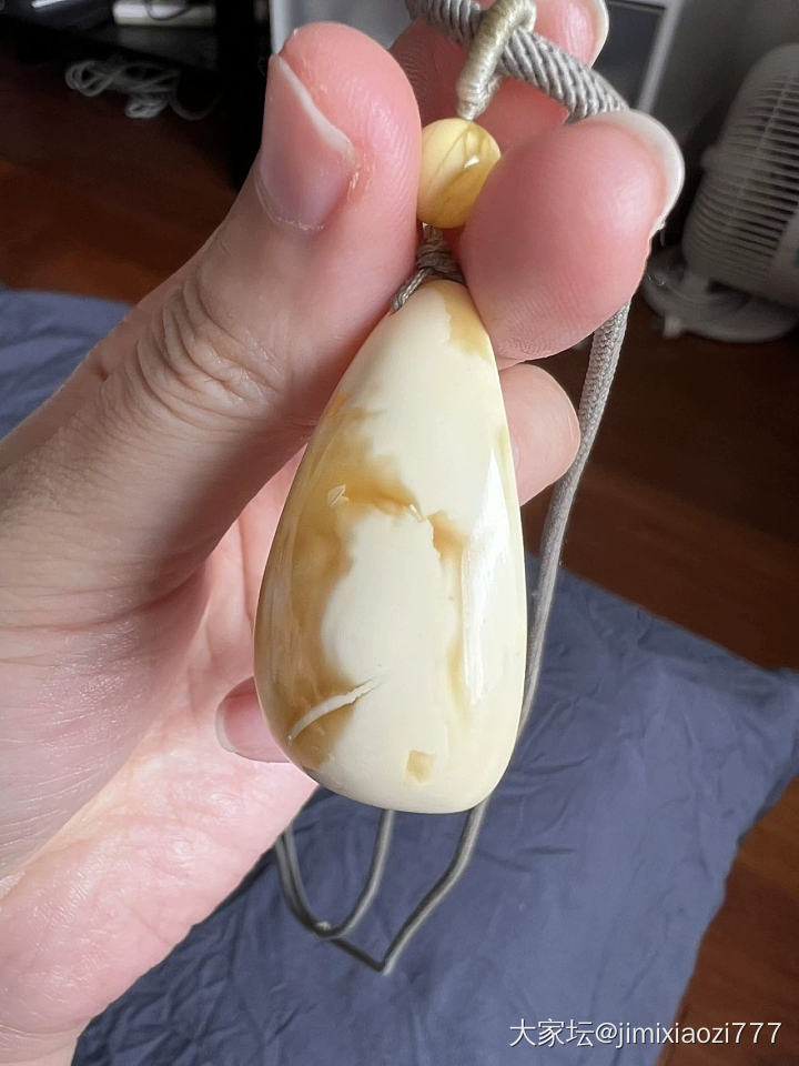 这个蜜蜡吊坠值得收吗_琥珀蜜蜡