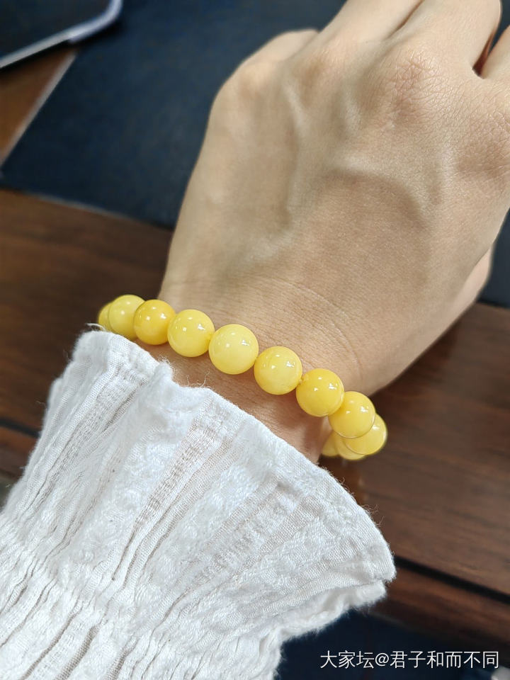 😄😄大家更喜欢哪个？_琥珀蜜蜡和田玉