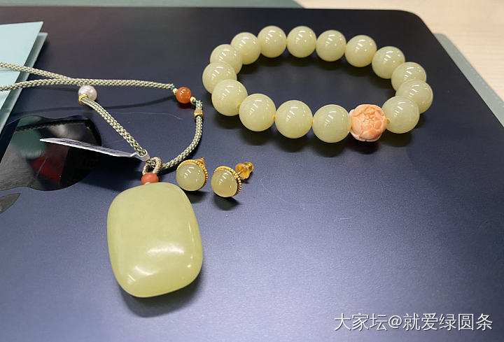 最近掉进了和田巨坑。。。_和田玉