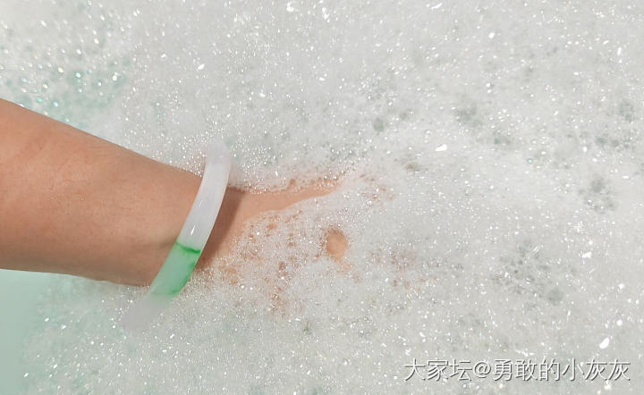 检验白底青够不够白的标准是泡沫，哈哈_翡翠