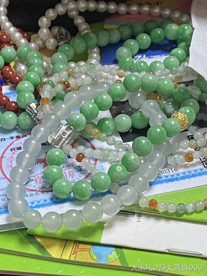 高冰白和糯种绿，卡位价格差不多的情况下，选种还是选色？_翡翠