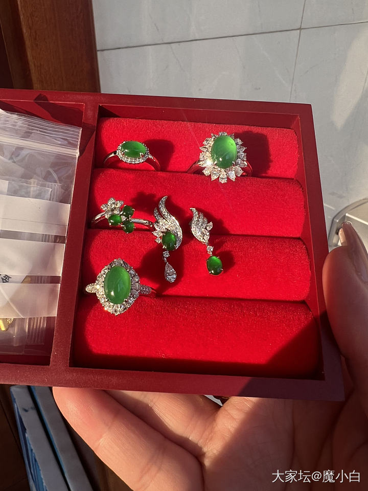 在金价飞涨时还是跑偏了_翡翠