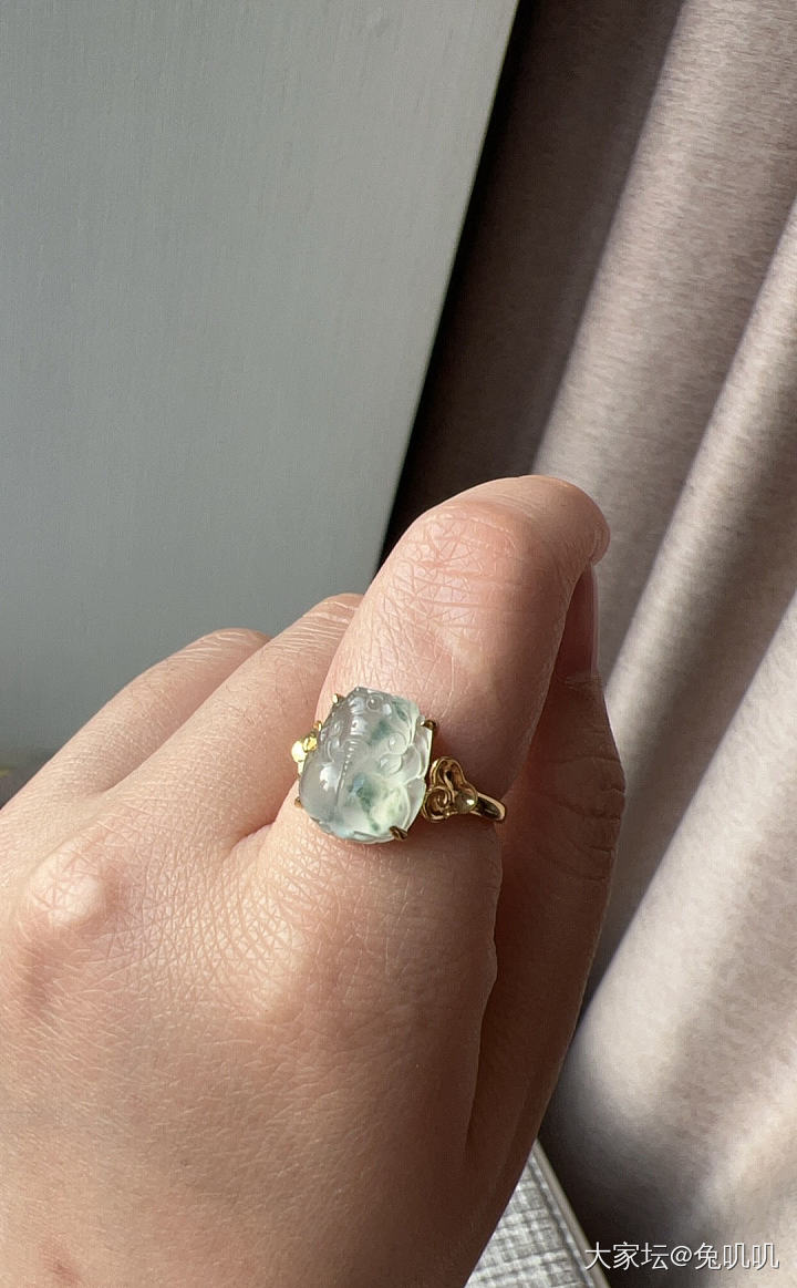 金价太高歪去别的赛道玩一下_戒指翡翠