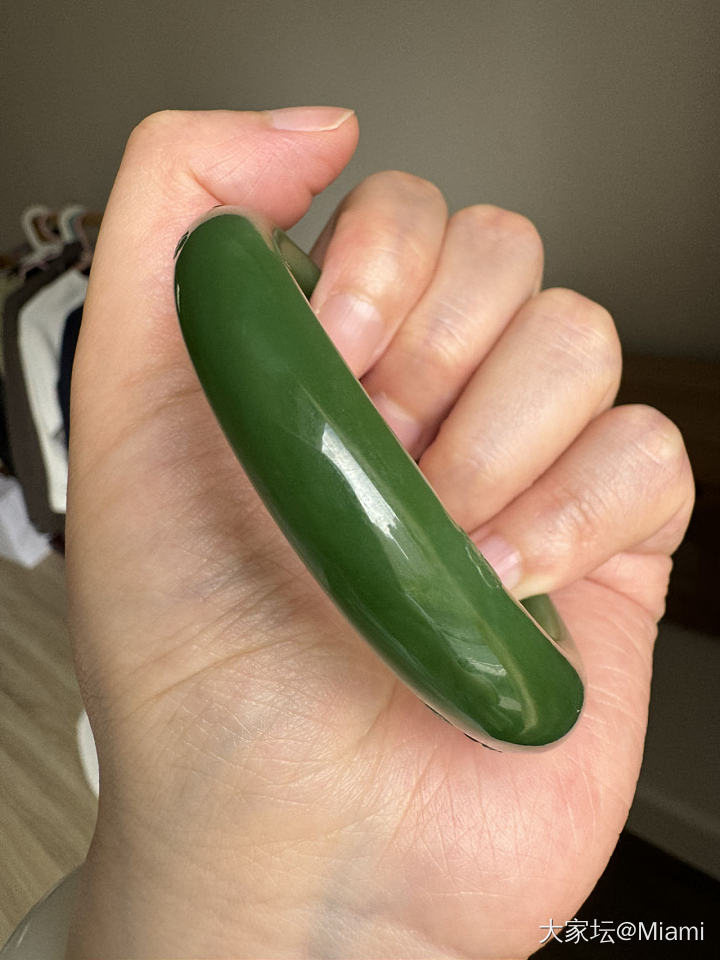 周末在家就是手戴白镯，手盘碧玉镯，视觉享受_手镯和田玉