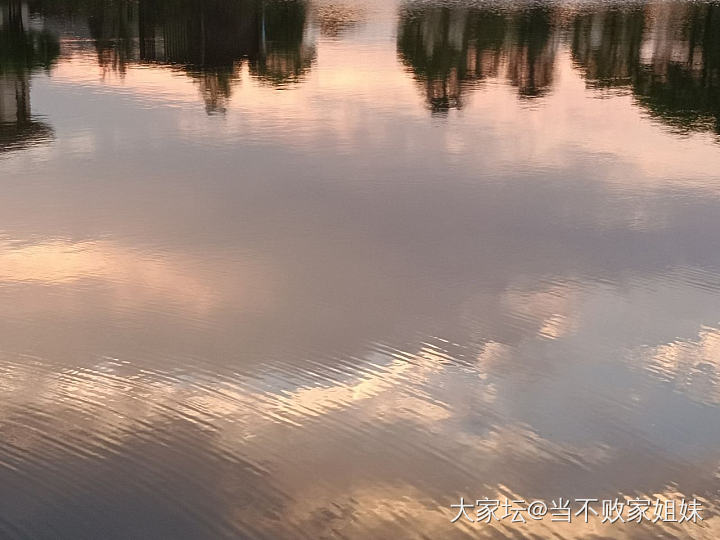 傍晚雨后放晴的山谷_景色旅游