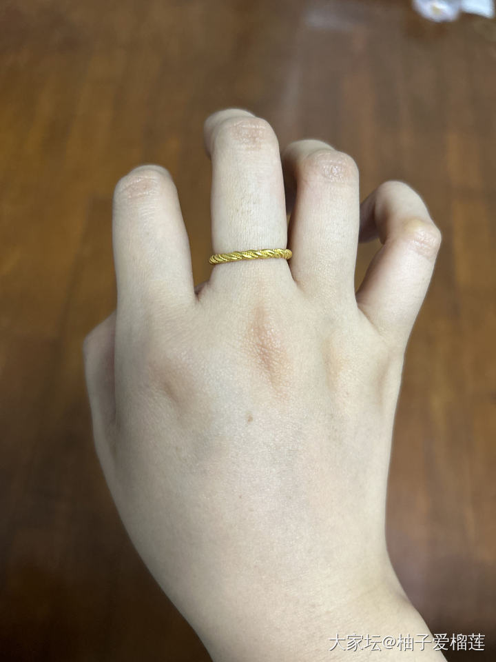 今天看一个姐妹说把金戒指换到右手盲审过了_闲聊