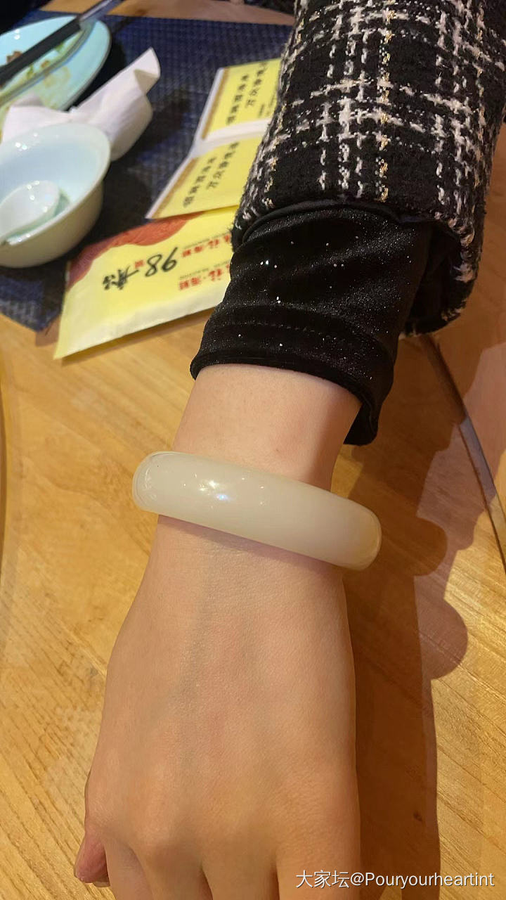 有没有懂和田玉的姐妹_手镯和田玉