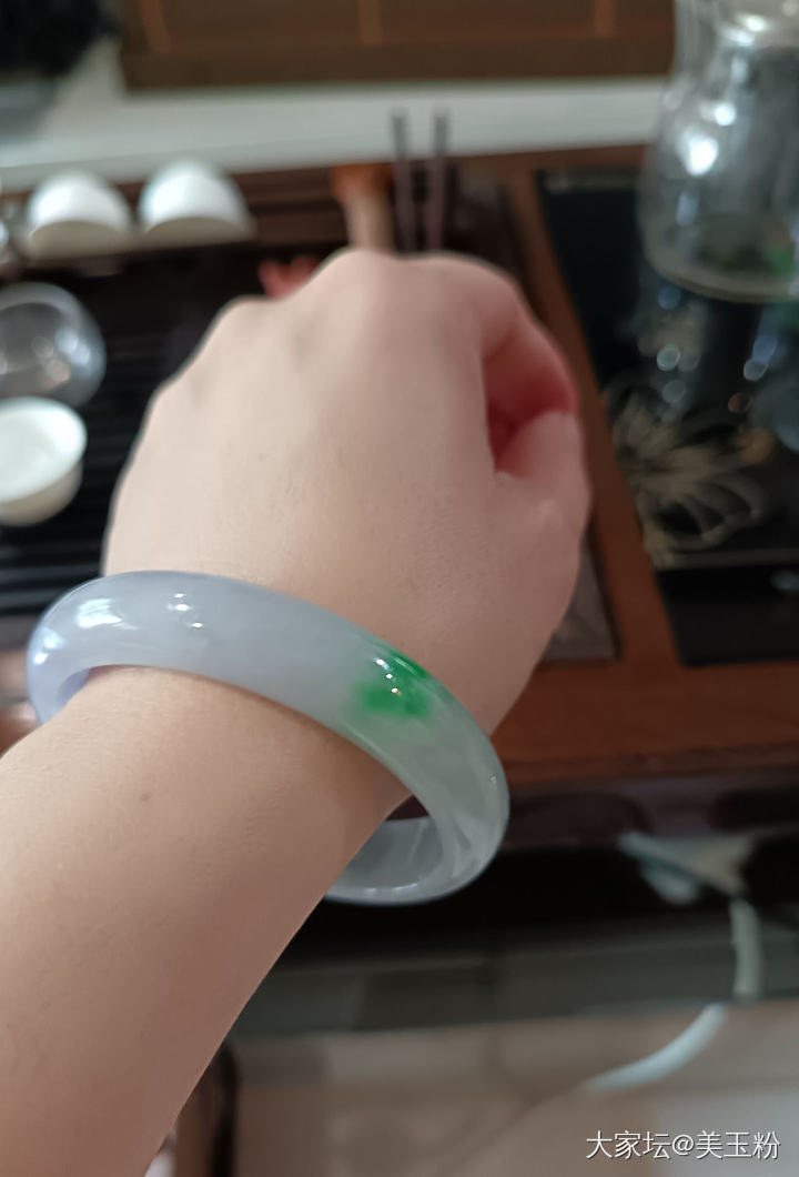 昨晚无聊刷抖音，然后把我买手镯的欲望挖掘出来了😅_手镯翡翠首饰
