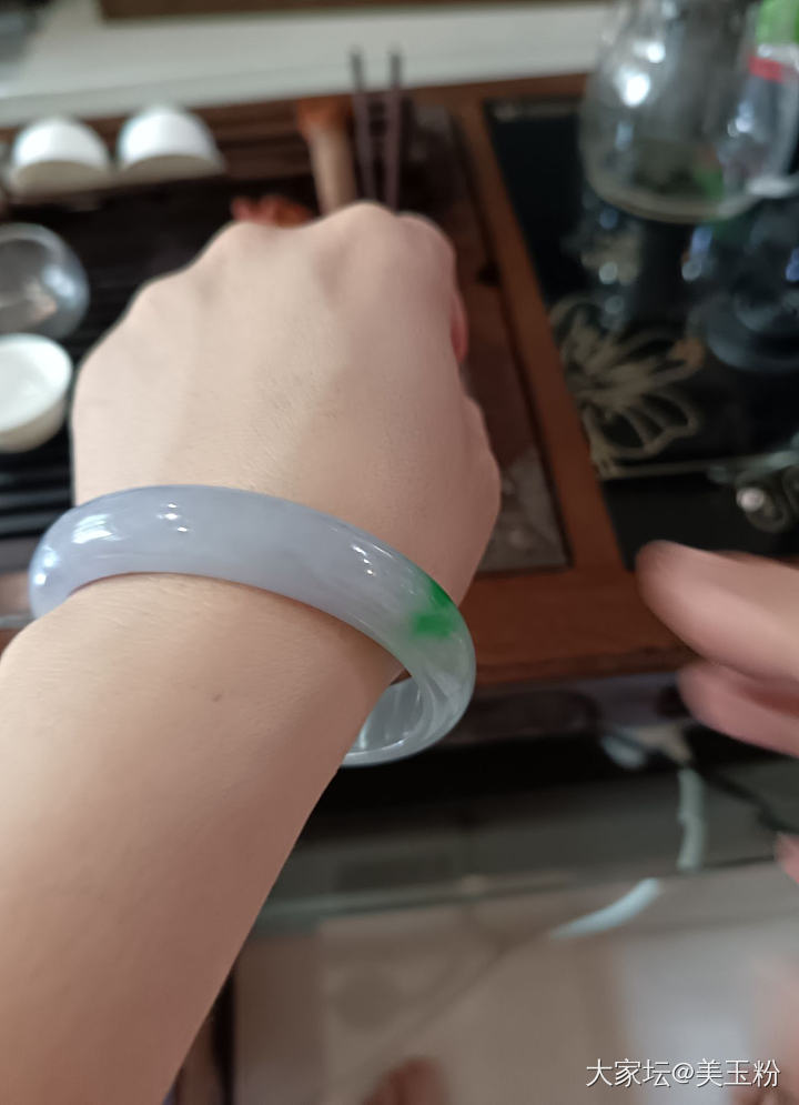 昨晚无聊刷抖音，然后把我买手镯的欲望挖掘出来了😅_手镯翡翠首饰