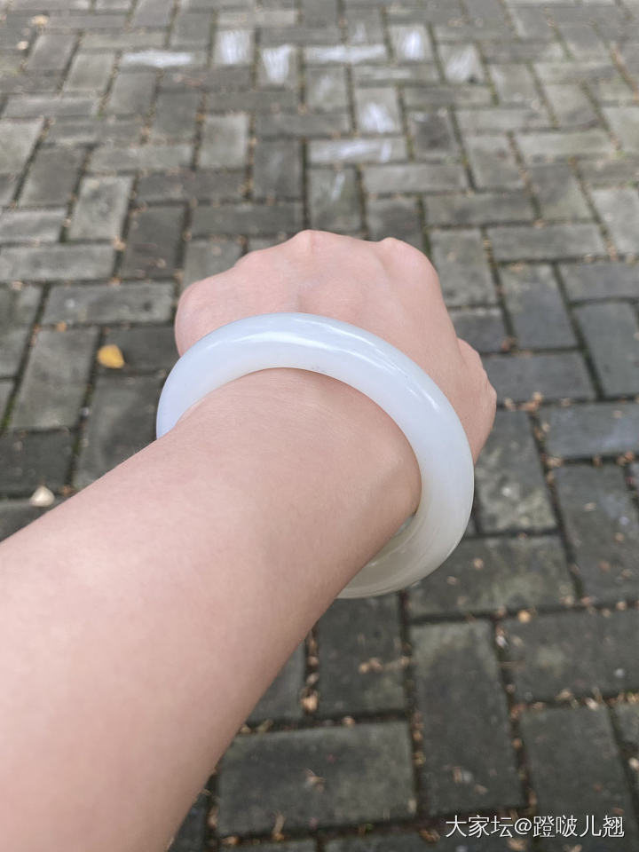 娃在公园捞鱼，我在拍拍拍_手镯和田玉