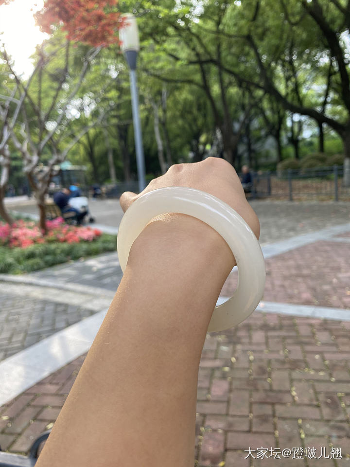 娃在公园捞鱼，我在拍拍拍_手镯和田玉