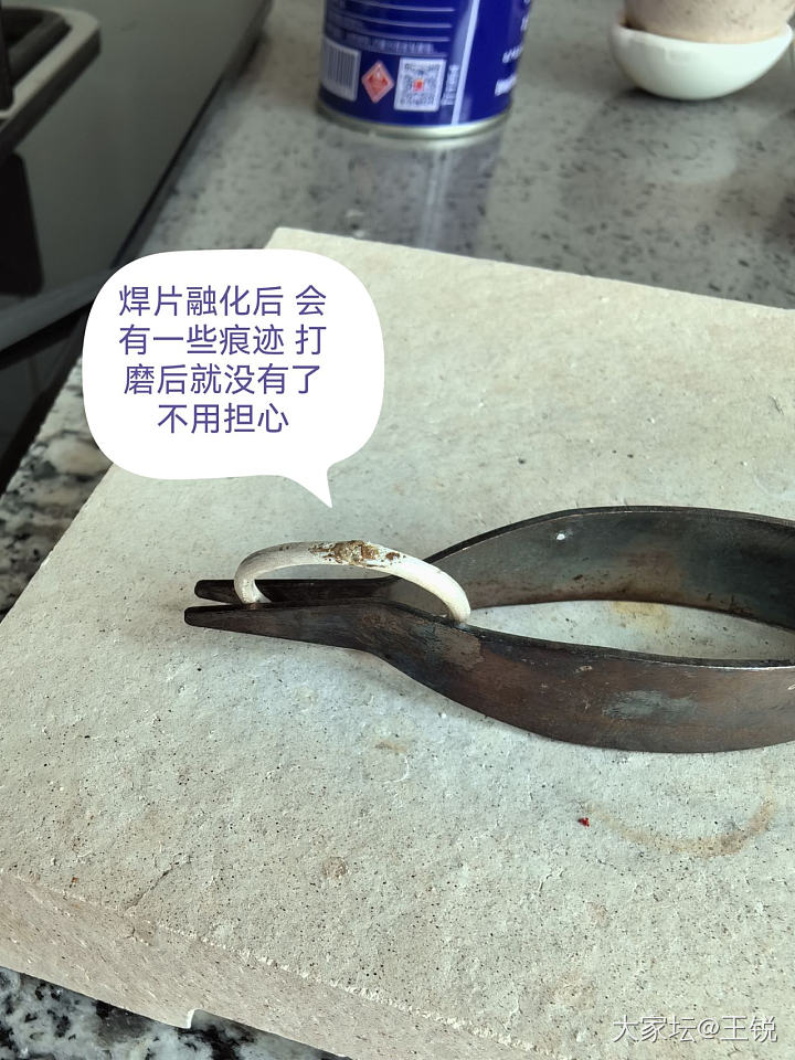 敲敲打打两天 弄出的丑丑ins风💍
最近只要有时间 不是在打银就是在买打银工具的..._饰品制作银