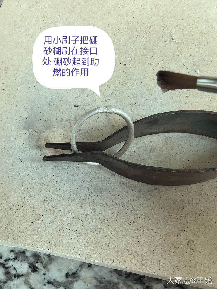敲敲打打两天 弄出的丑丑ins风💍
最近只要有时间 不是在打银就是在买打银工具的..._饰品制作银