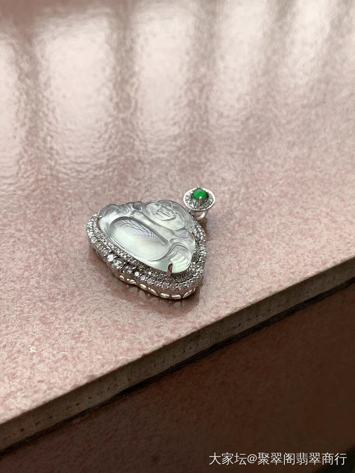 布灵布灵的佛公吊坠_翡翠