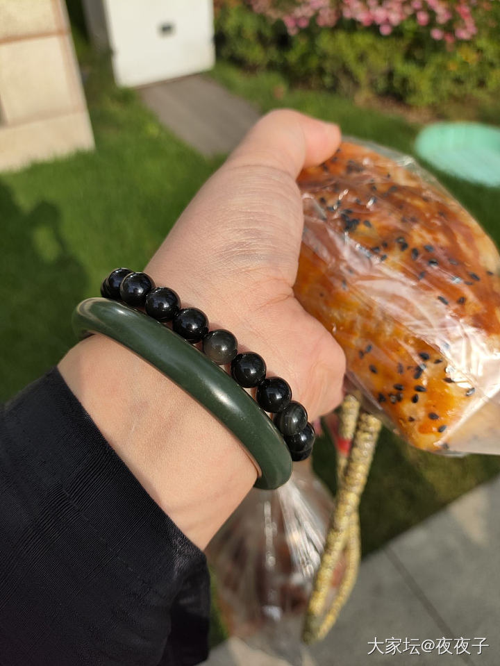 最近想买玉镯但是价格都太癫了_玉石和田玉