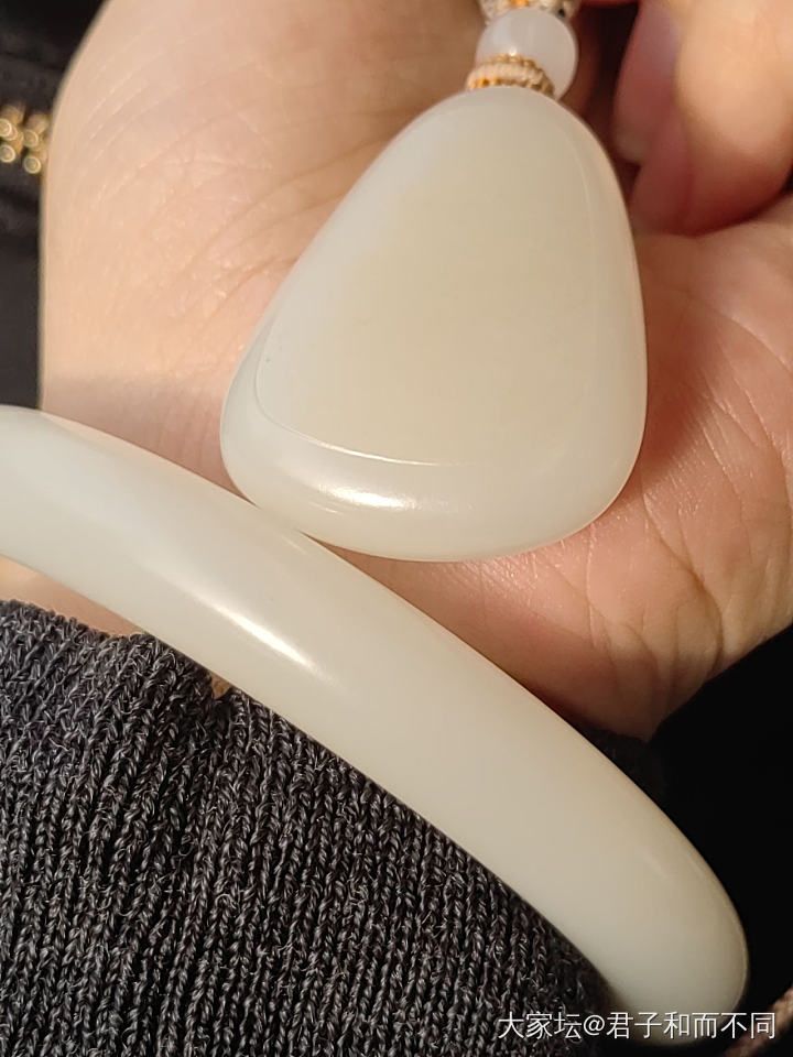 戴着新欢出差去_和田玉