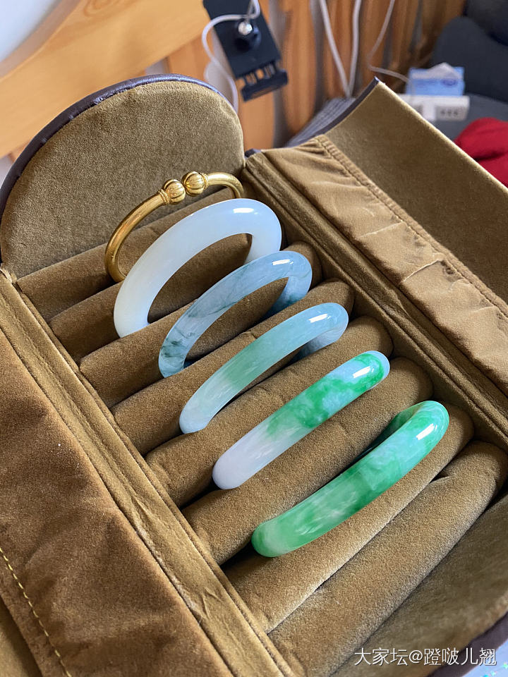 镯子买着买着又装不下了_手镯翡翠金