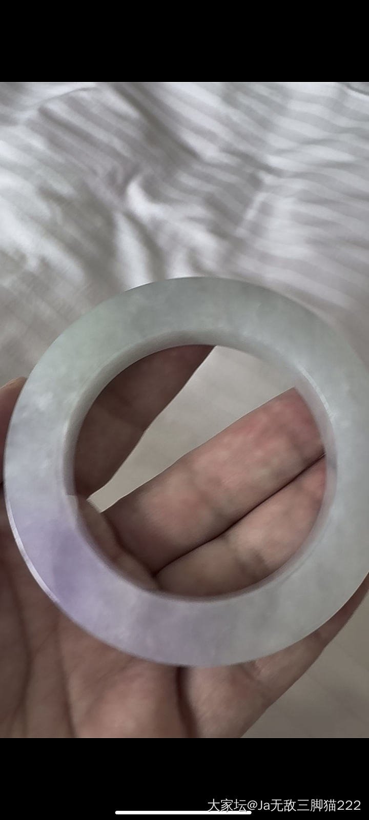 求助～请问大家这个翡翠手镯5万多值吗？_手镯翡翠