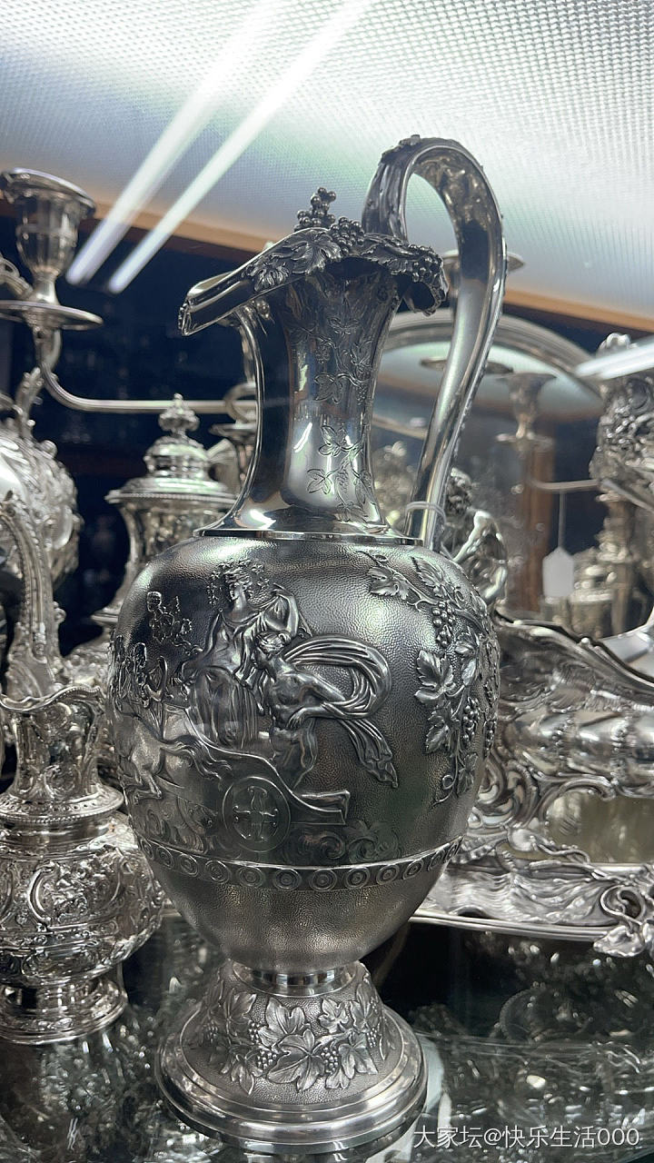 Hunt&roskell 制作的精美酒壶，浮雕为希腊神话故事。克重1698克。_西洋银器银器