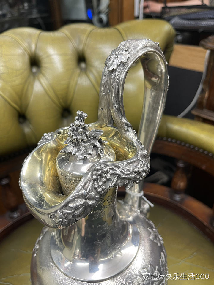 Hunt&roskell 制作的精美酒壶，浮雕为希腊神话故事。克重1698克。_西洋银器银器