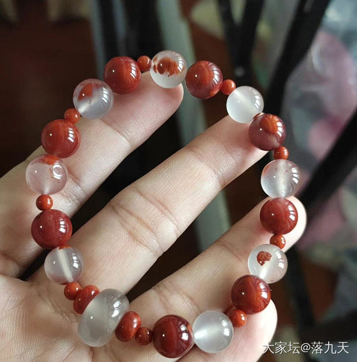 出不出呢？南红串串_南红