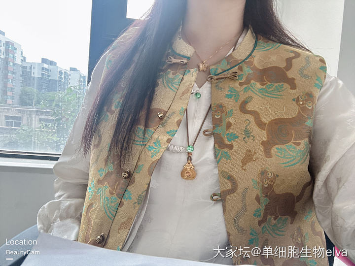 昨天买的新中式服装，再来个幂幂同款蝴蝶+福袋，感觉不错_穿搭
