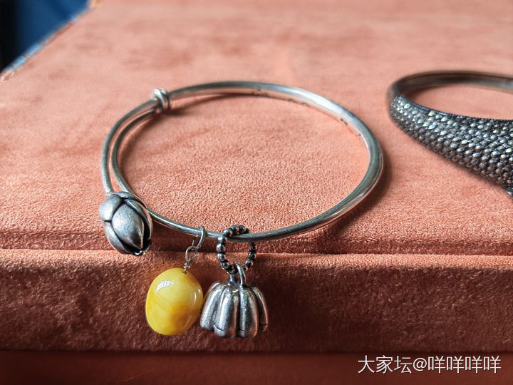 翻出来三个银镯子_手镯银
