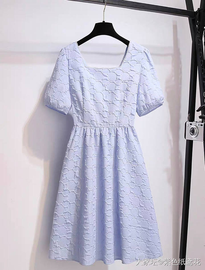 试了一条裙子👗，要不要入？_穿搭