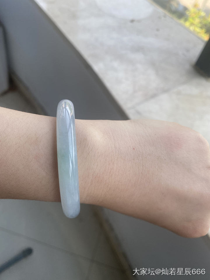 请教友友们，这个镯子能看多少？_手镯翡翠